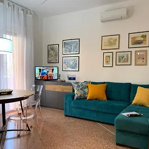 House Sunflower By World , Arenzano Italia